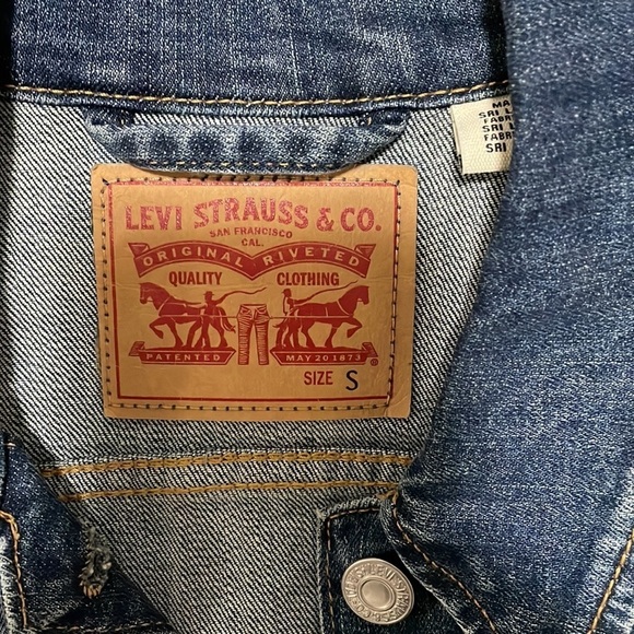Levi’s Denim Jacket - Picture 2 of 5